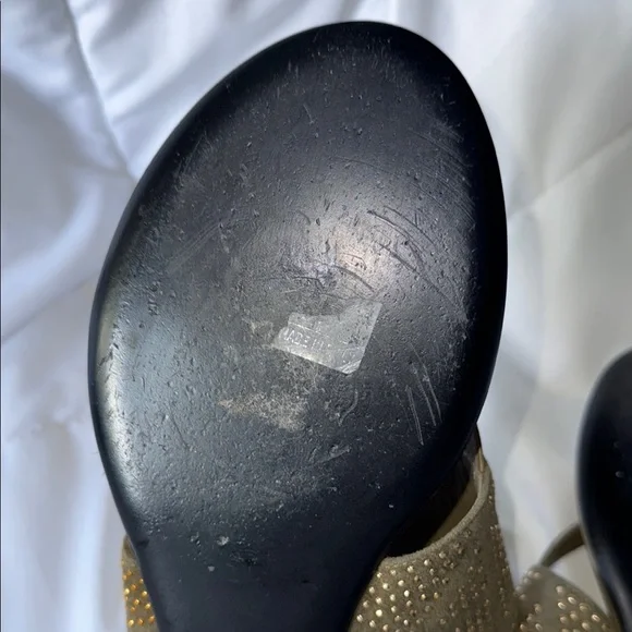 ☀️SUMMER CLEARANCE SALE☀️ Dior Olive Sandals with Ornate Gold Embellishment - Picture 6 of 7